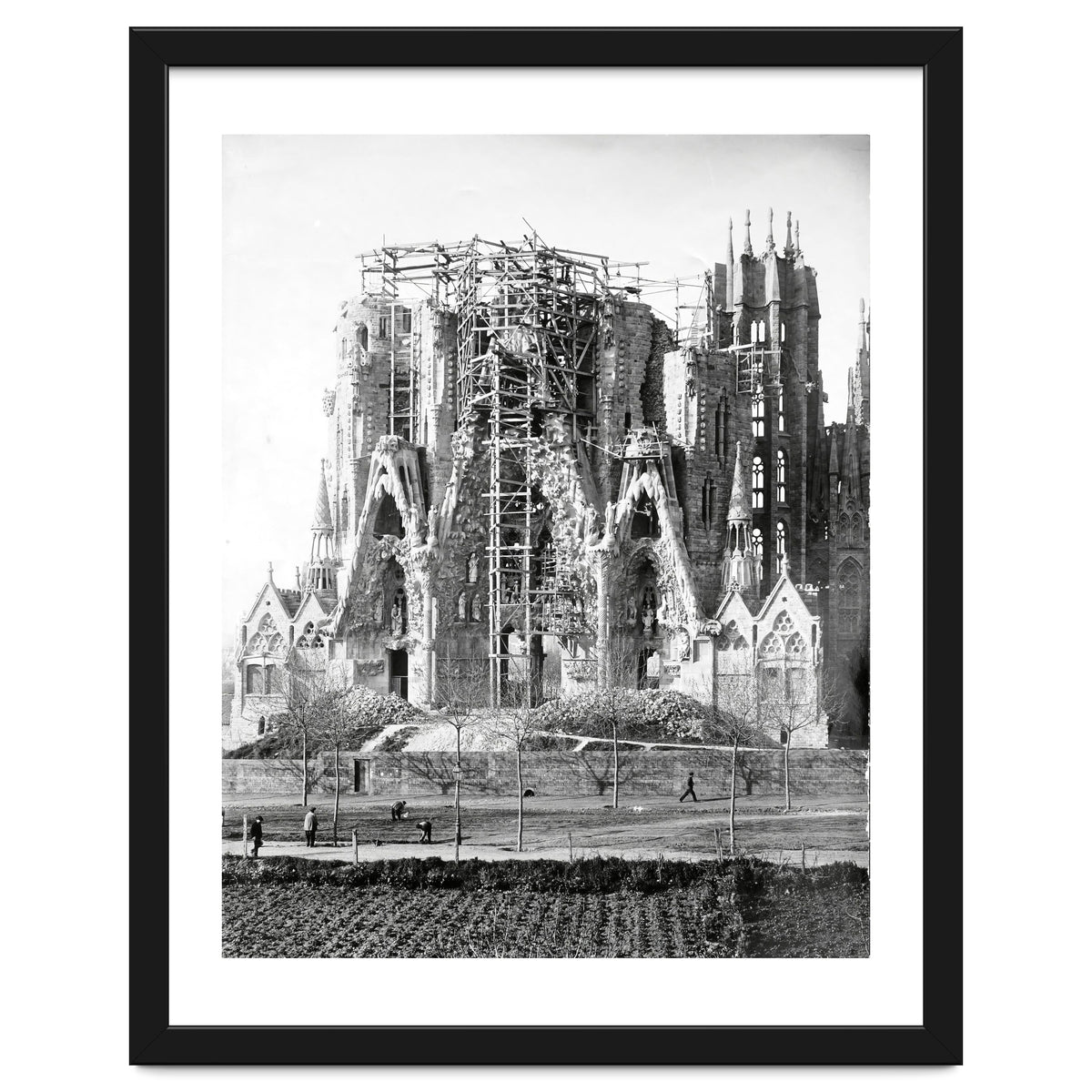 VIEW OF THE "SAGRADA FAMILIA" BASILICA BY ARCHITECT ANTONI GAUDI, PHOTOS OF WORK.  Ca. 1910.
