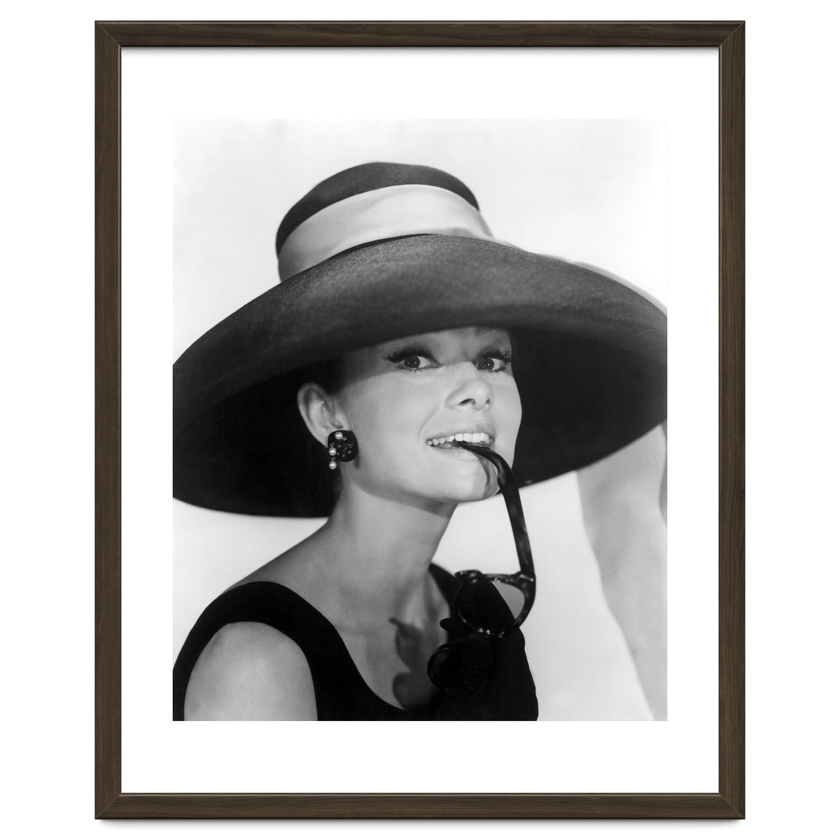 AUDREY HEPBURN in BREAKFAST AT TIFFANY'S (1961), directed by BLAKE EDWARDS.