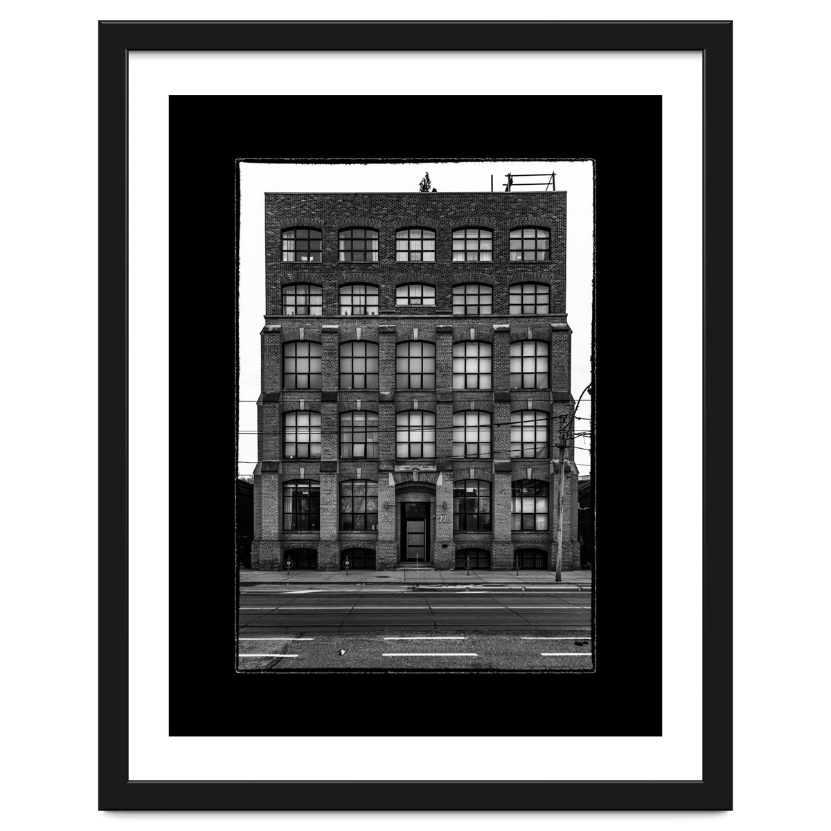 No 736 Dundas St E 1 with Border