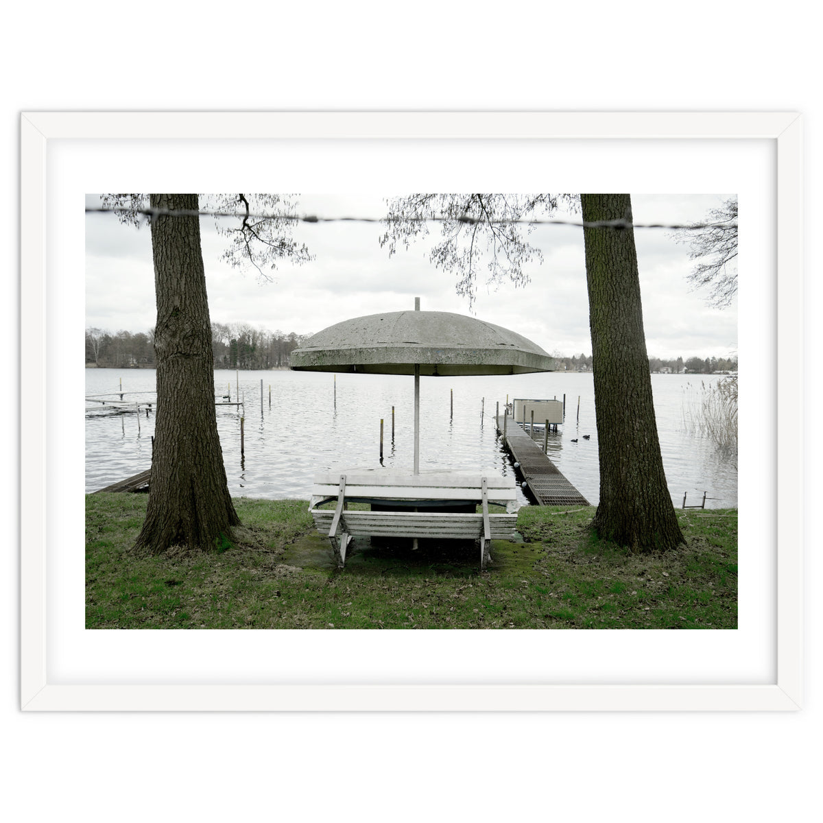 Lakeside rest place - out of season