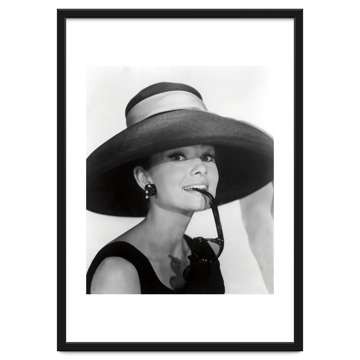 AUDREY HEPBURN in BREAKFAST AT TIFFANY'S (1961), directed by BLAKE EDWARDS.