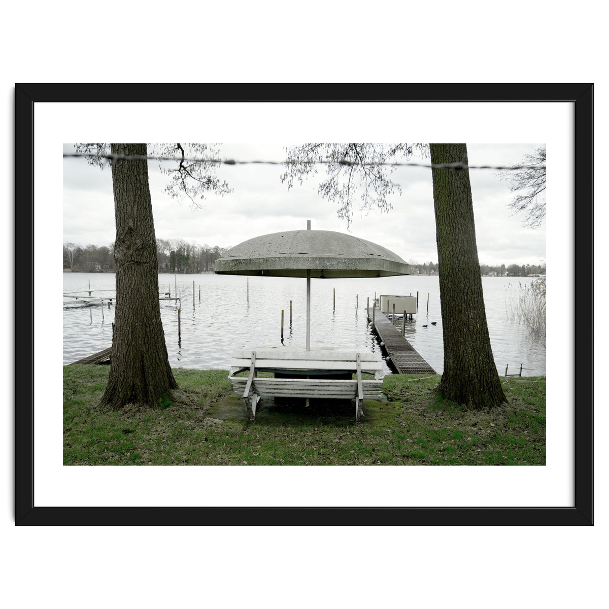 Lakeside rest place - out of season