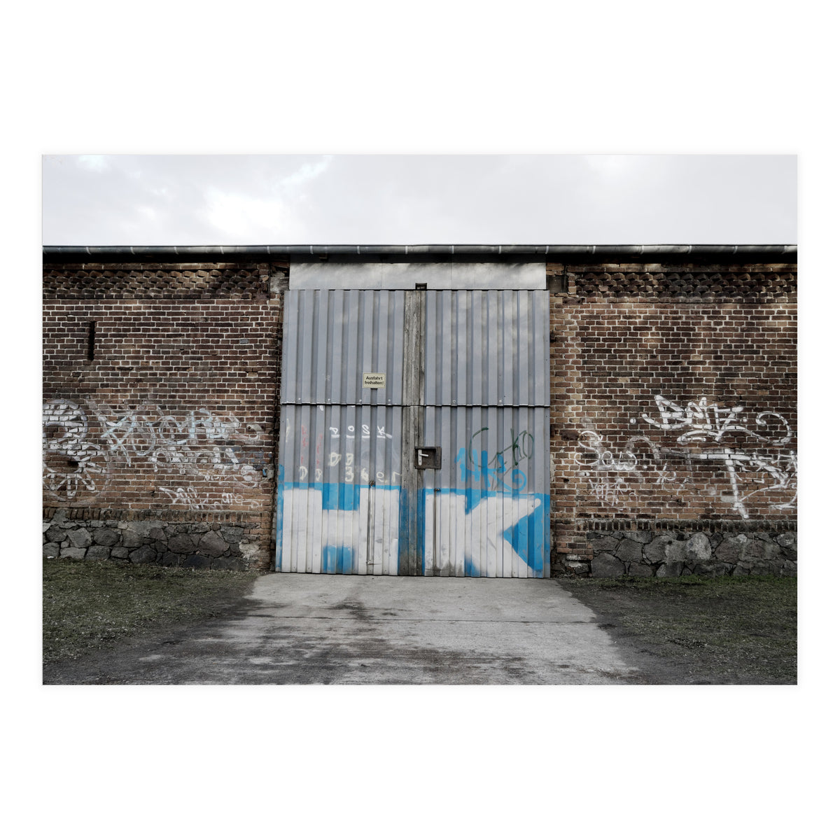 The closed gate HK (Print Only)