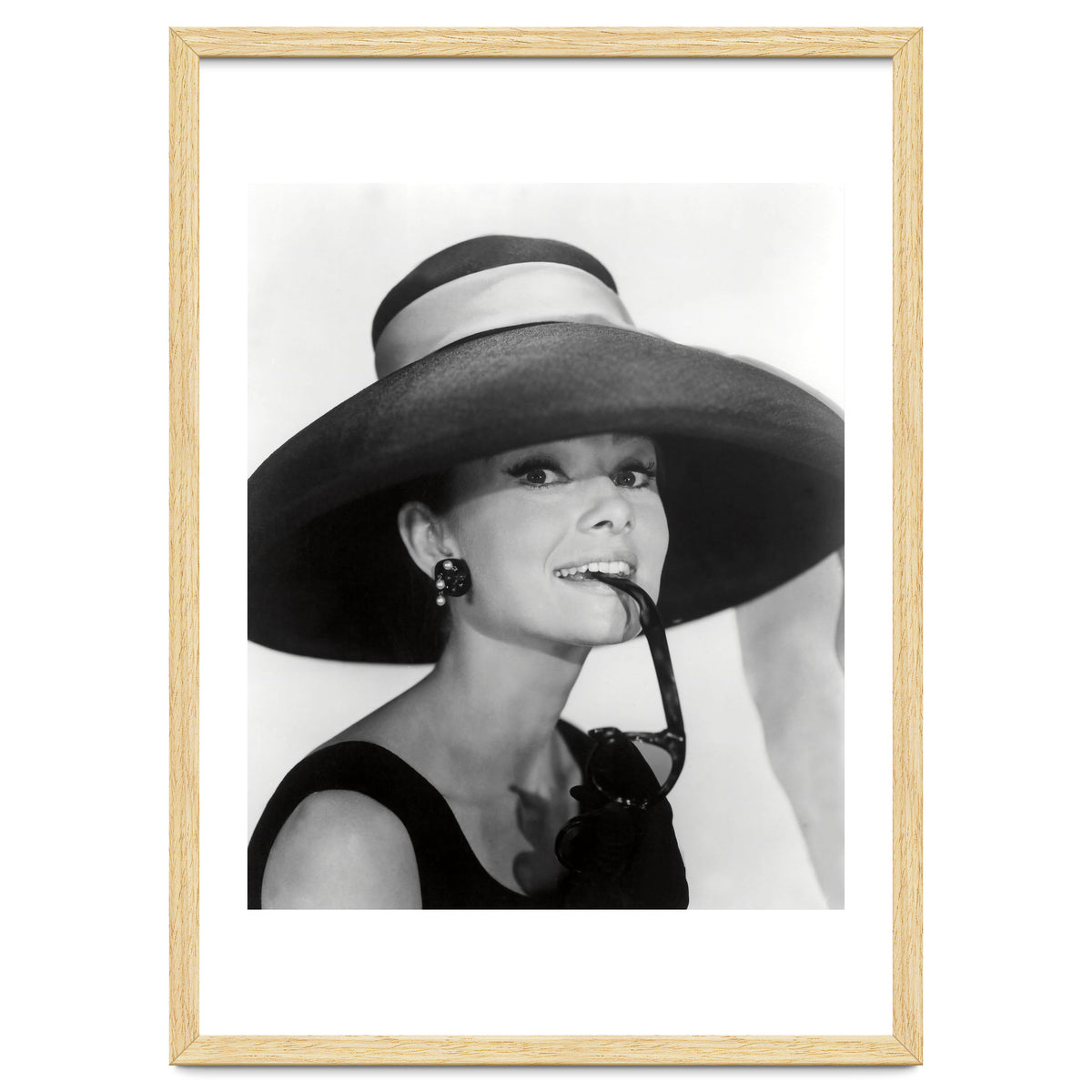 AUDREY HEPBURN in BREAKFAST AT TIFFANY'S (1961), directed by BLAKE EDWARDS.