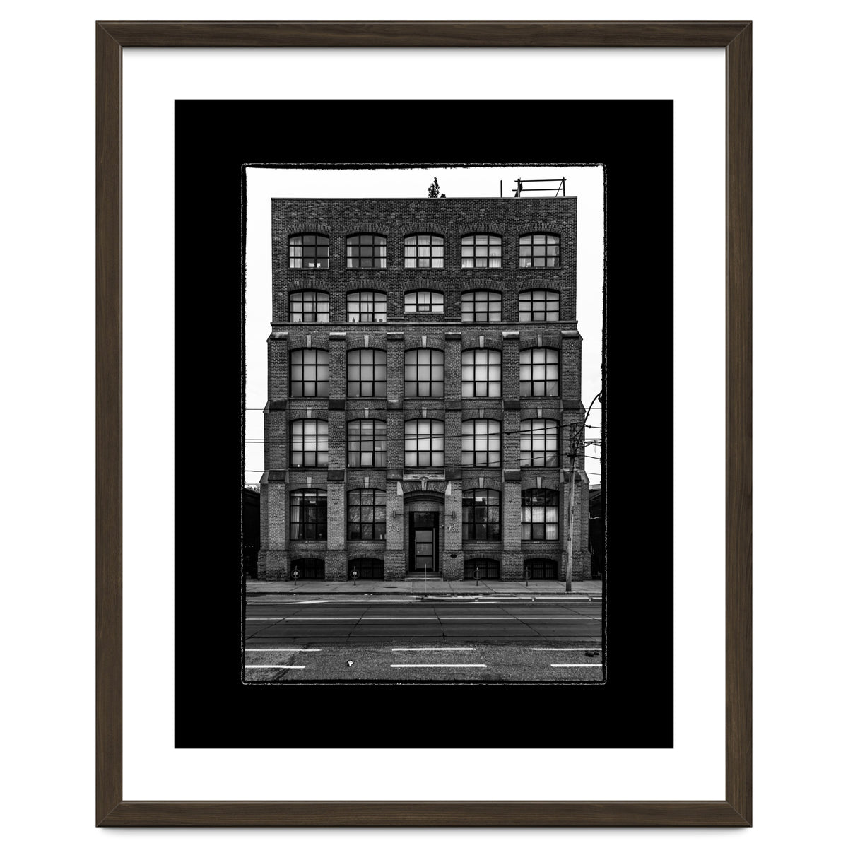 No 736 Dundas St E 1 with Border