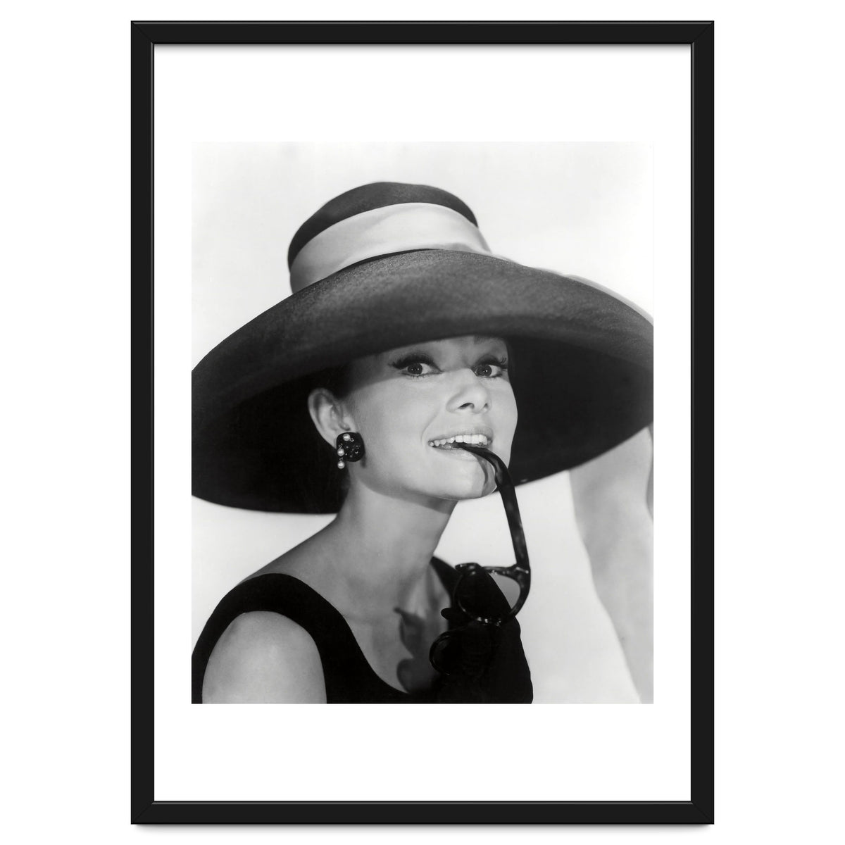 AUDREY HEPBURN in BREAKFAST AT TIFFANY'S (1961), directed by BLAKE EDWARDS.