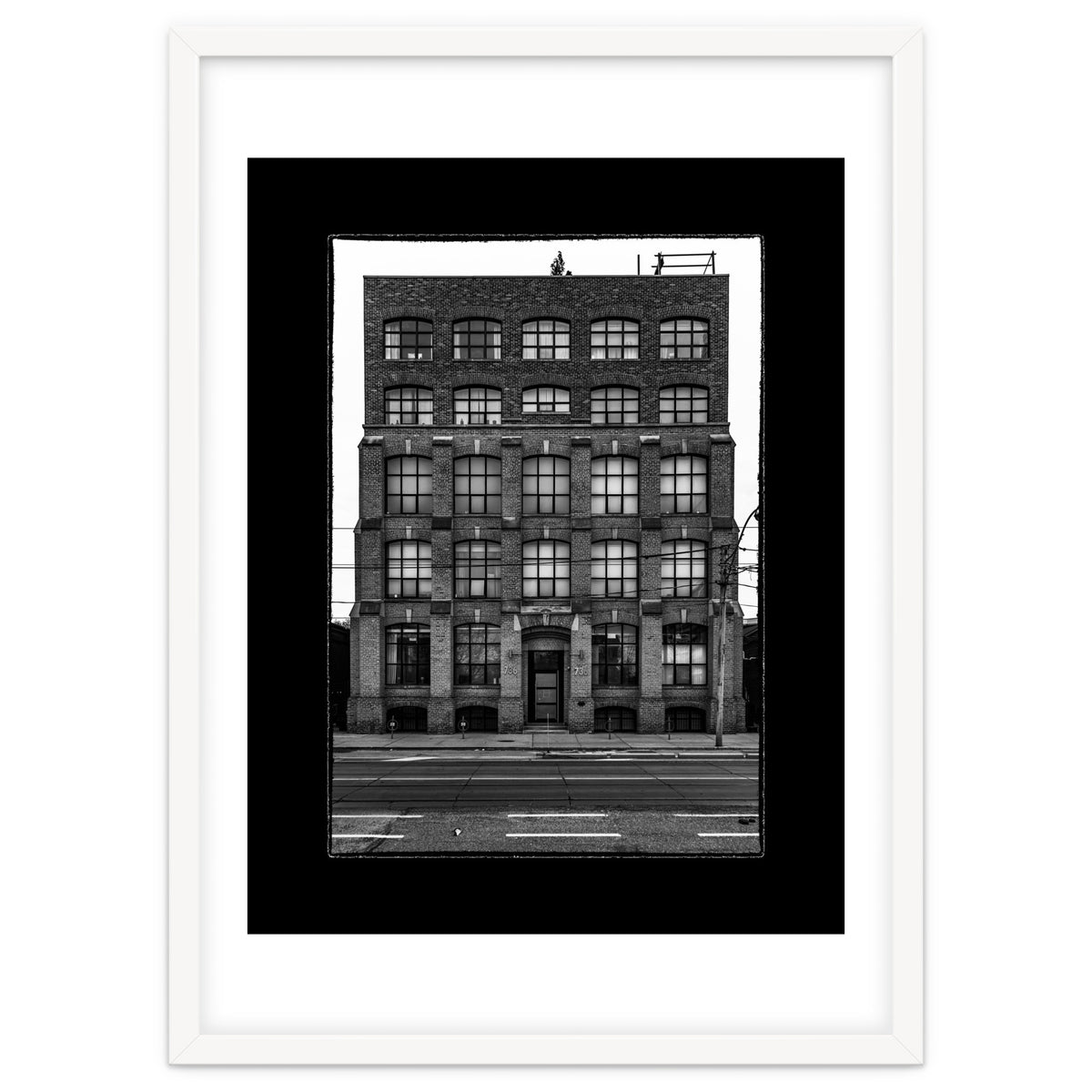 No 736 Dundas St E 1 with Border