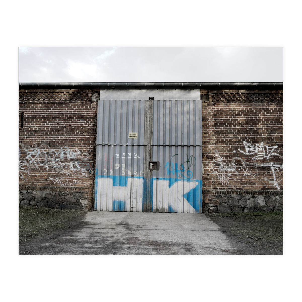 The closed gate HK (Print Only)