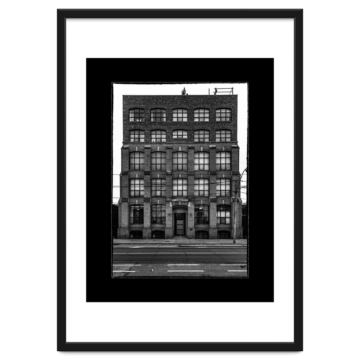 No 736 Dundas St E 1 with Border