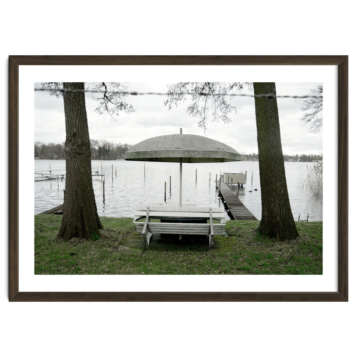 Lakeside rest place - out of season