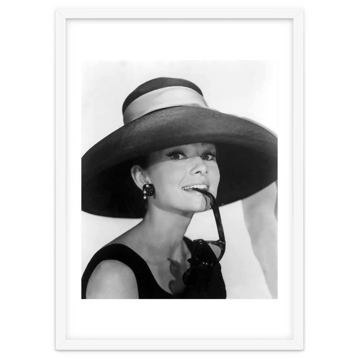 AUDREY HEPBURN in BREAKFAST AT TIFFANY'S (1961), directed by BLAKE EDWARDS.