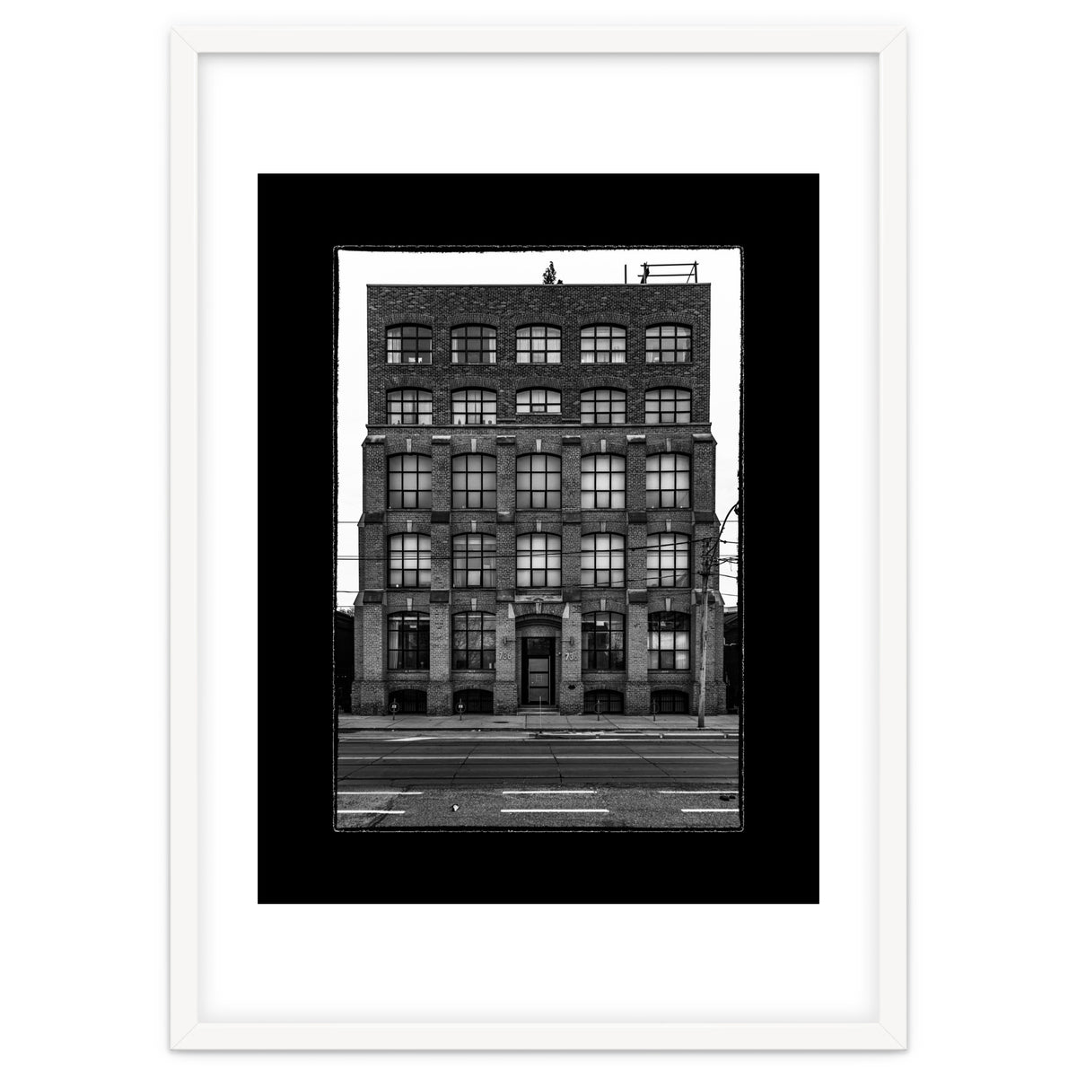 No 736 Dundas St E 1 with Border
