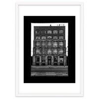 No 736 Dundas St E 1 with Border