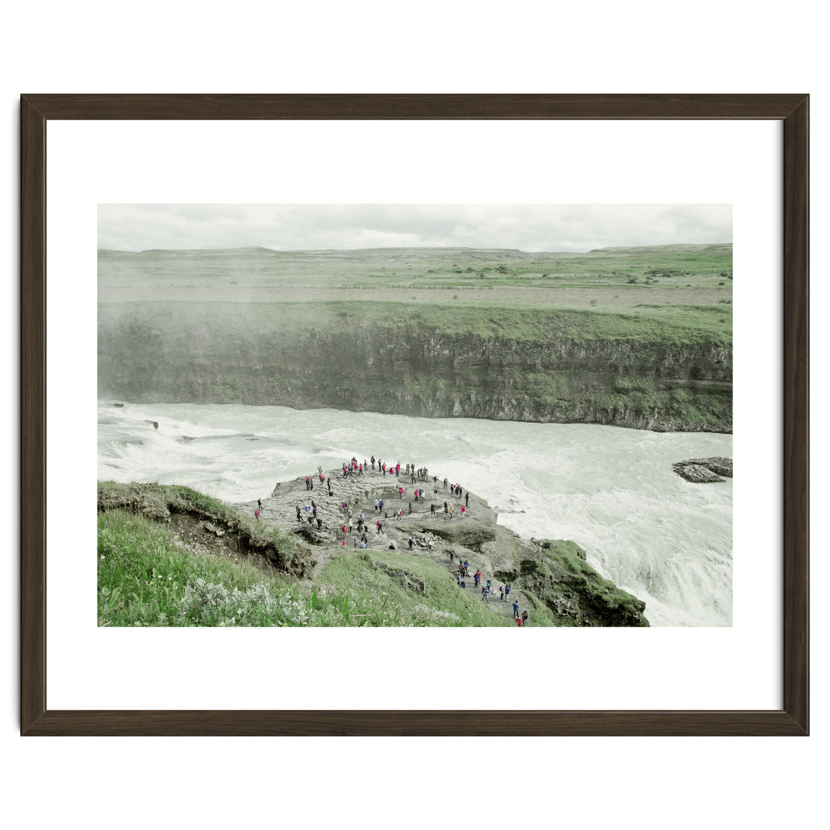 Tourists at the edge of the big river - Iceland
