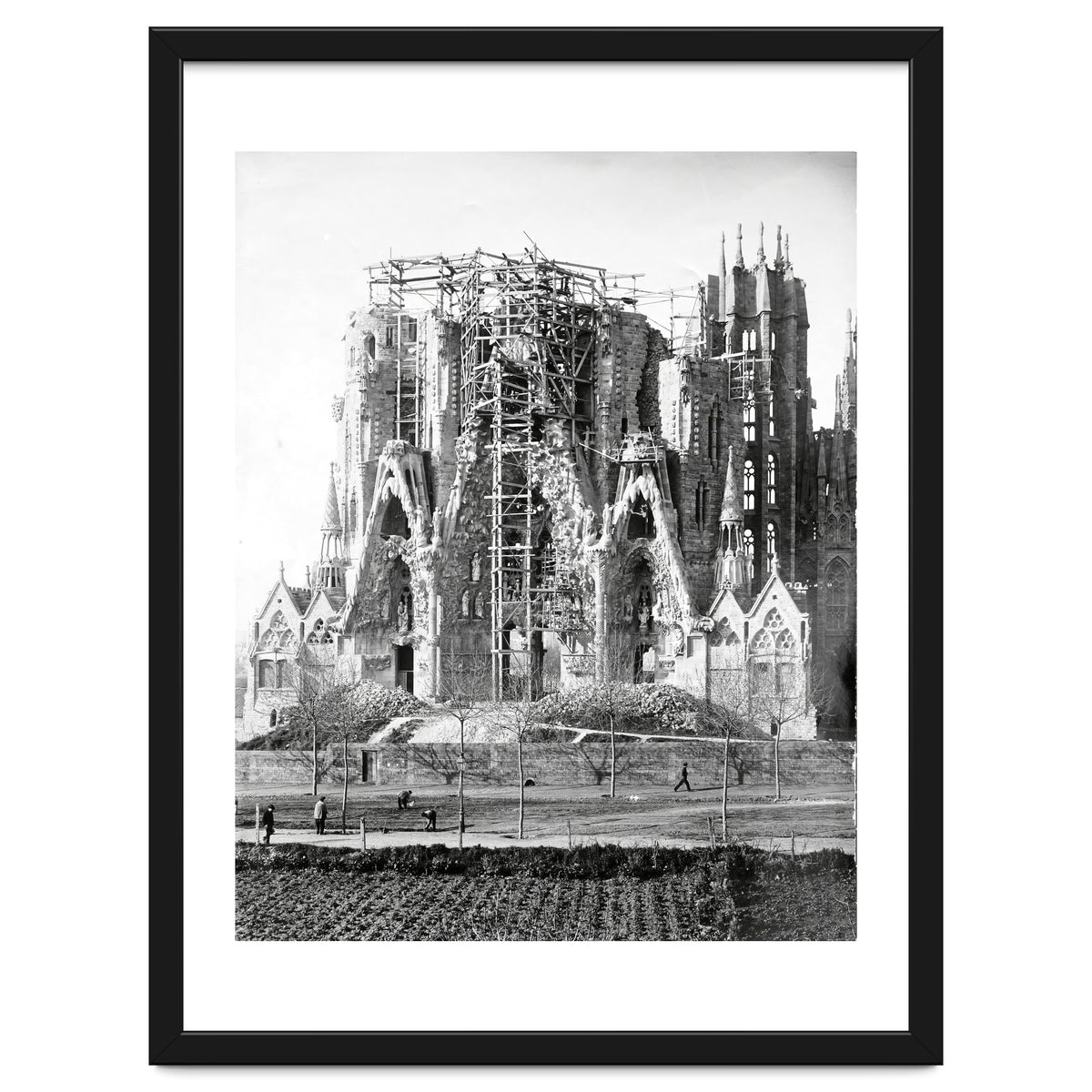 VIEW OF THE "SAGRADA FAMILIA" BASILICA BY ARCHITECT ANTONI GAUDI, PHOTOS OF WORK.  Ca. 1910.