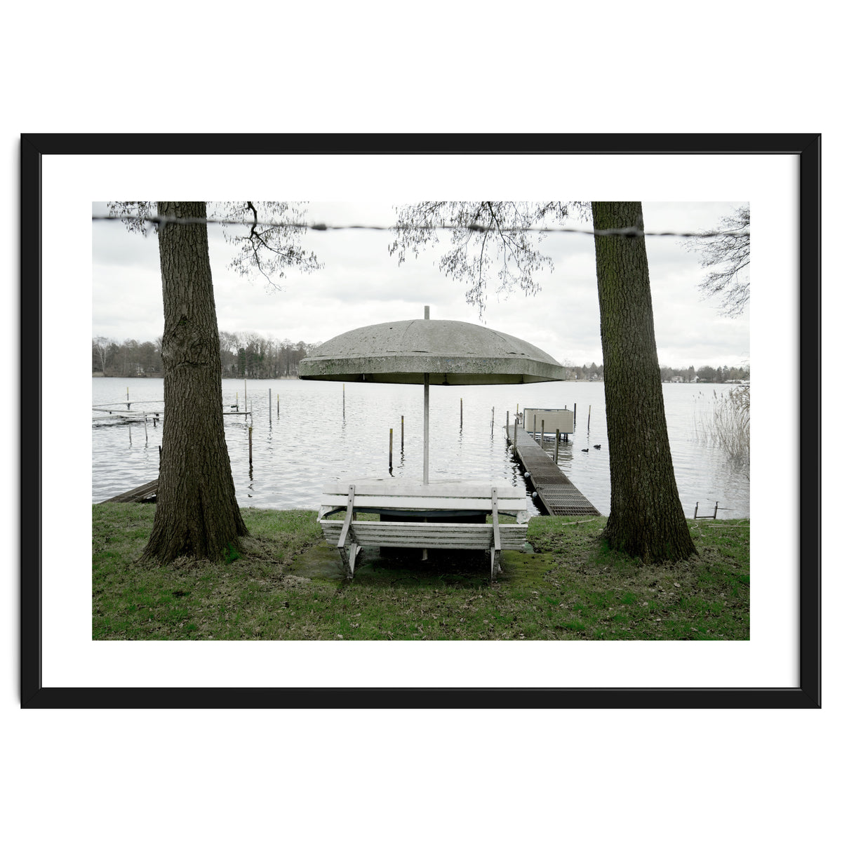 Lakeside rest place - out of season