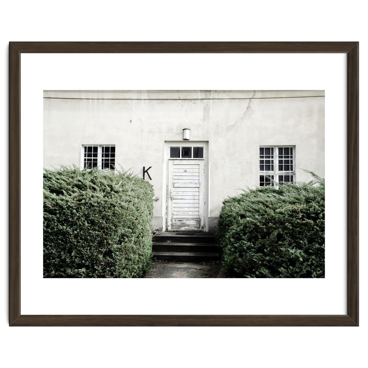 White door K between the green botanical gate