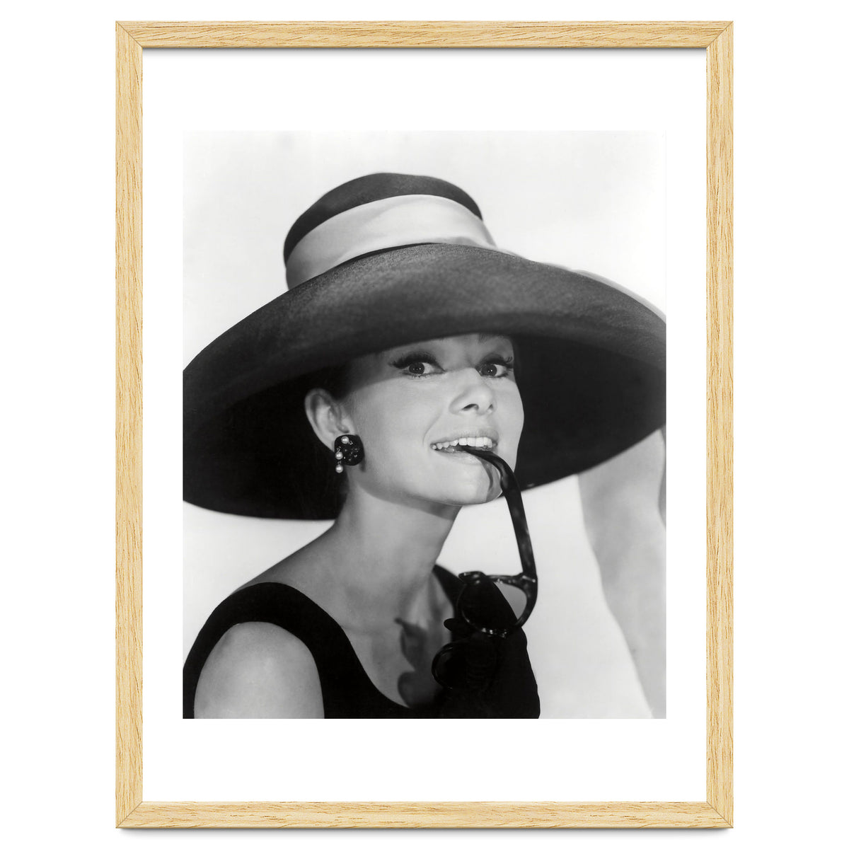 AUDREY HEPBURN in BREAKFAST AT TIFFANY'S (1961), directed by BLAKE EDWARDS.