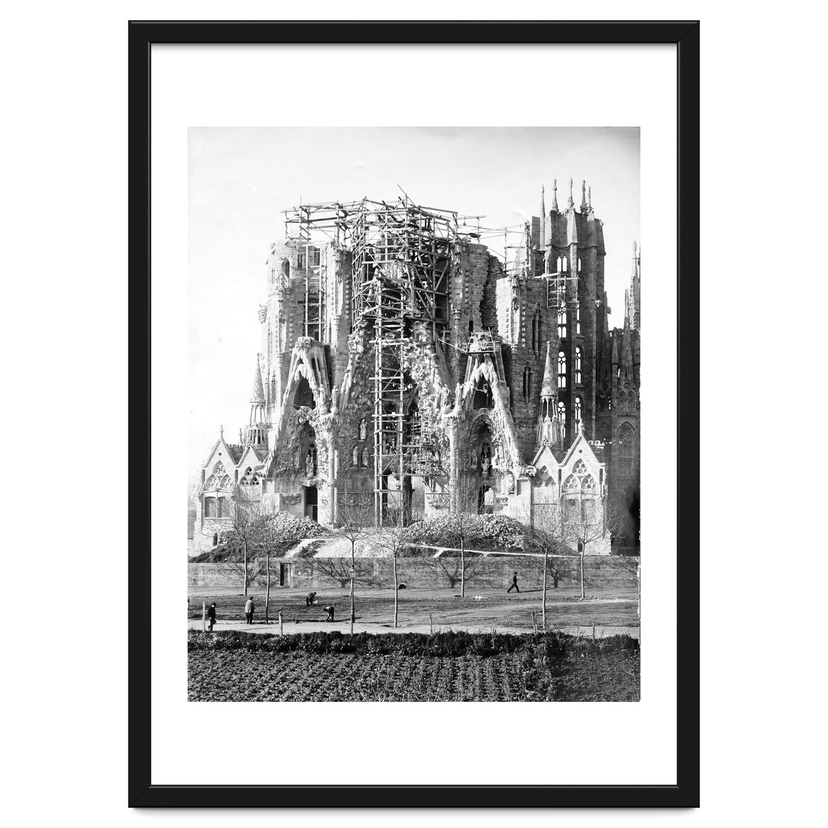 VIEW OF THE "SAGRADA FAMILIA" BASILICA BY ARCHITECT ANTONI GAUDI, PHOTOS OF WORK.  Ca. 1910.