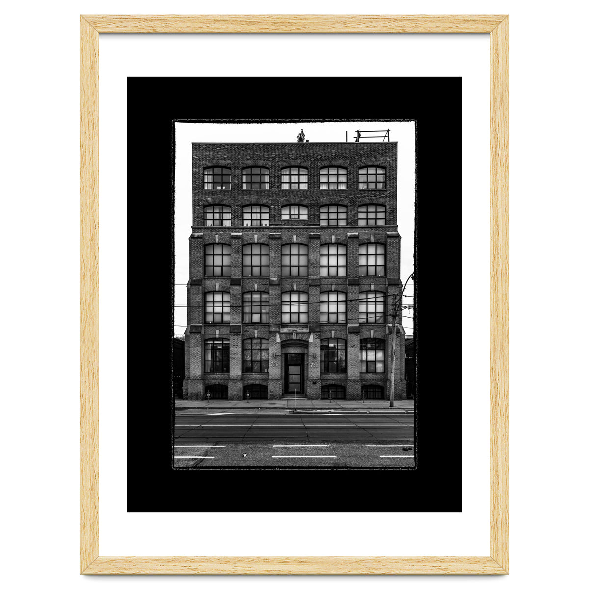 No 736 Dundas St E 1 with Border