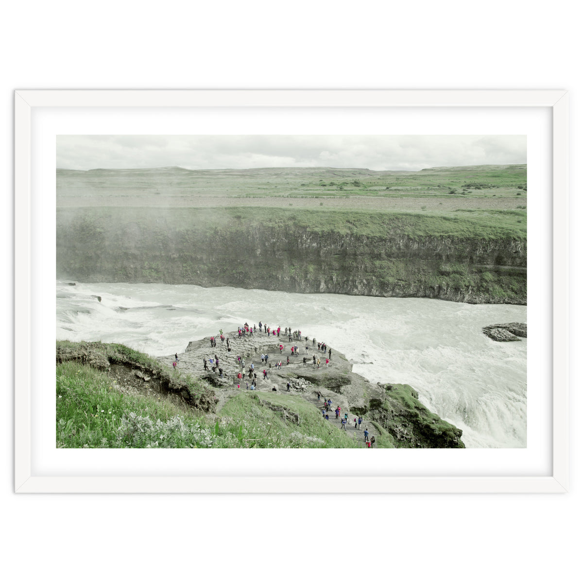 Tourists at the edge of the big river - Iceland