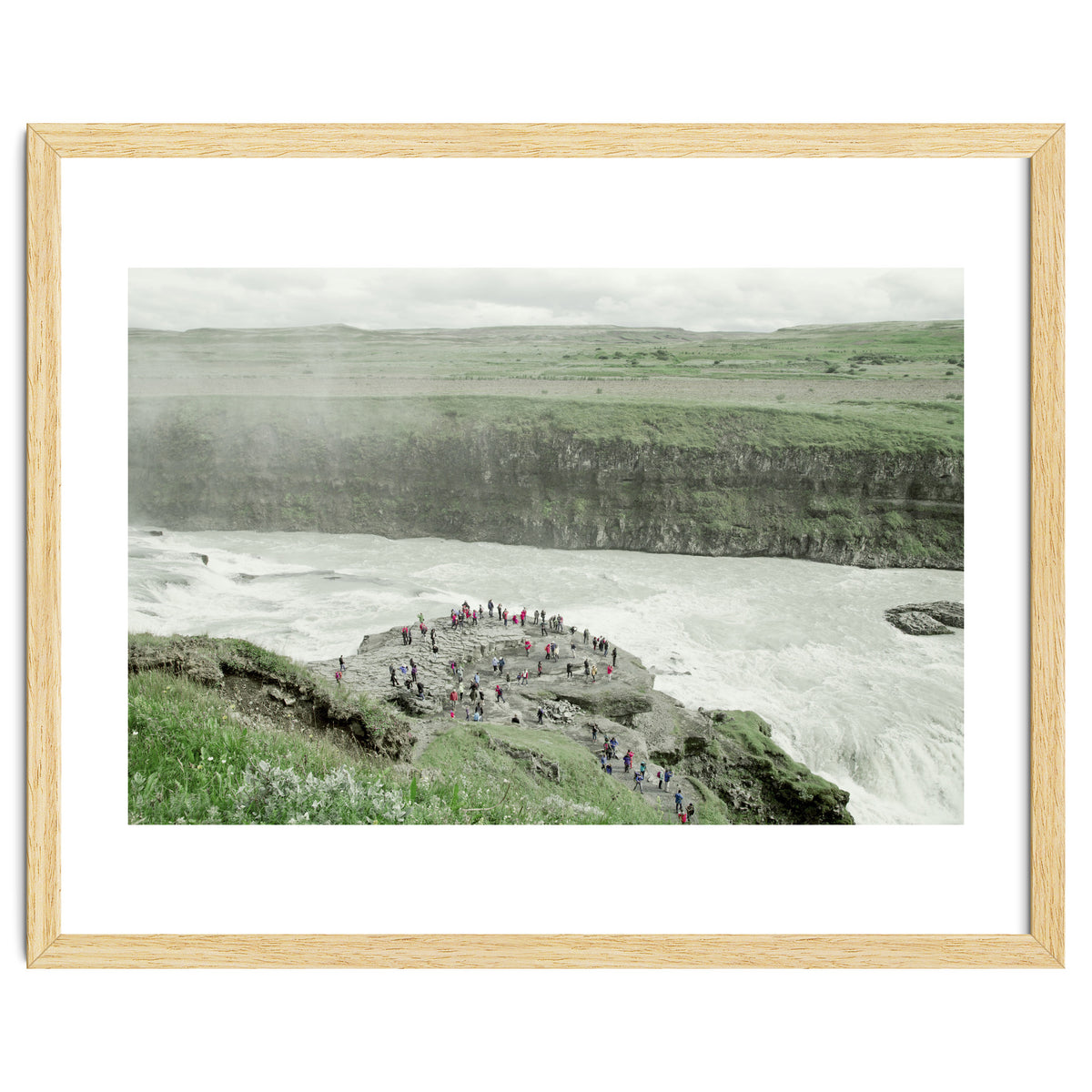 Tourists at the edge of the big river - Iceland