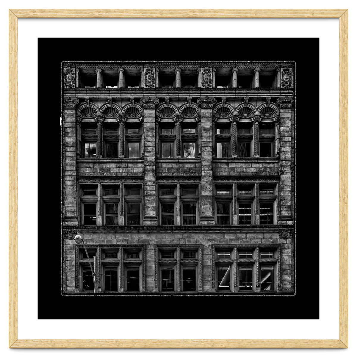 No 11 Adelaide St W 3 with Border