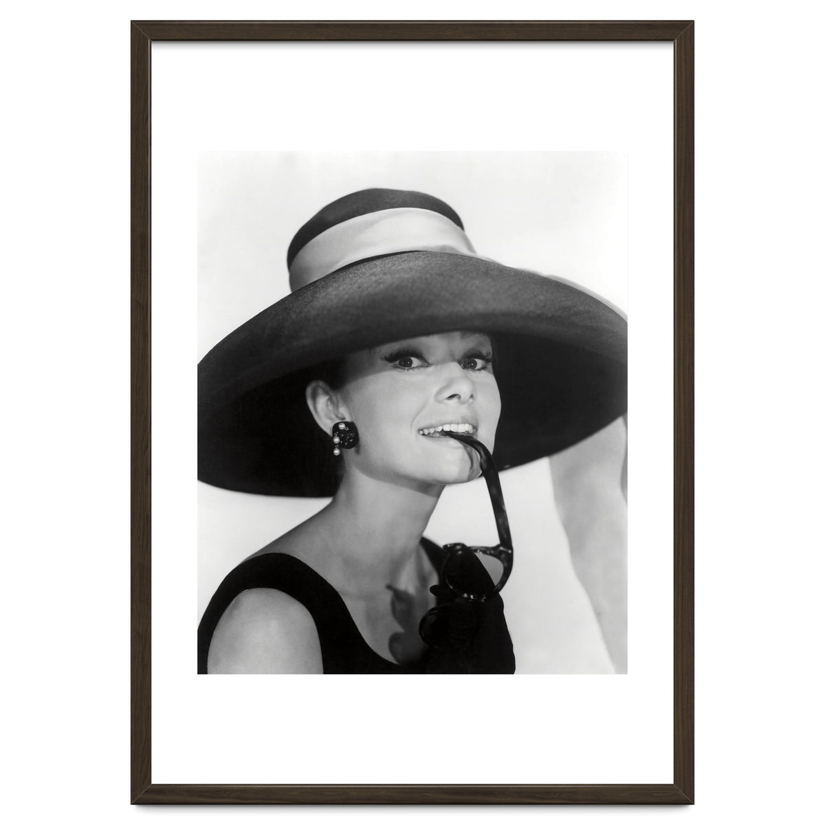 AUDREY HEPBURN in BREAKFAST AT TIFFANY'S (1961), directed by BLAKE EDWARDS.