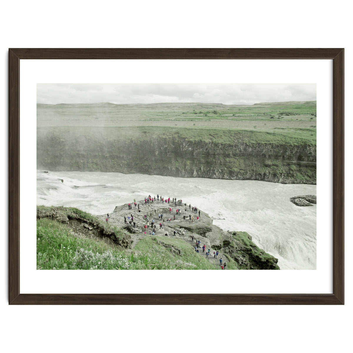 Tourists at the edge of the big river - Iceland