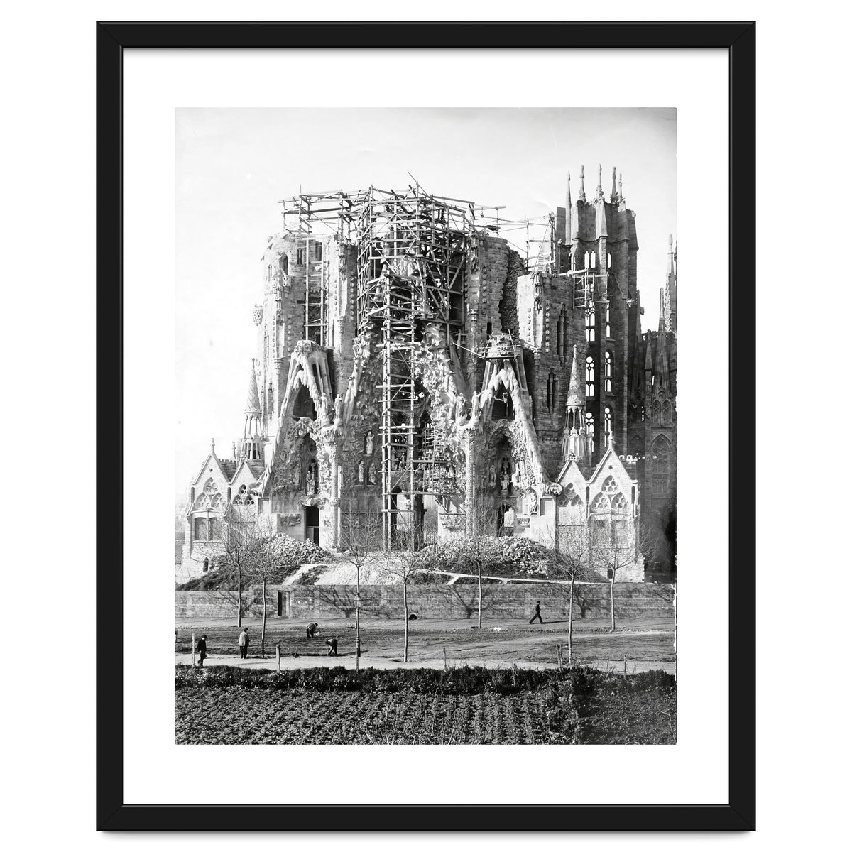 VIEW OF THE "SAGRADA FAMILIA" BASILICA BY ARCHITECT ANTONI GAUDI, PHOTOS OF WORK.  Ca. 1910.