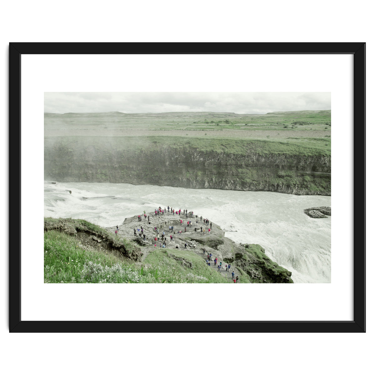Tourists at the edge of the big river - Iceland