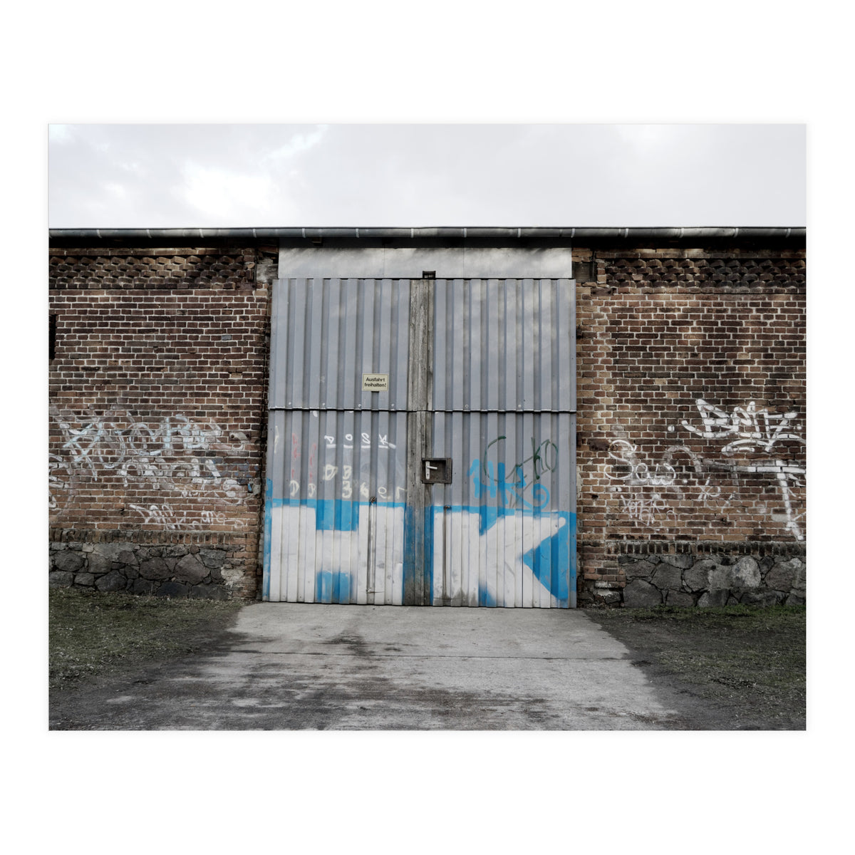 The closed gate HK (Print Only)