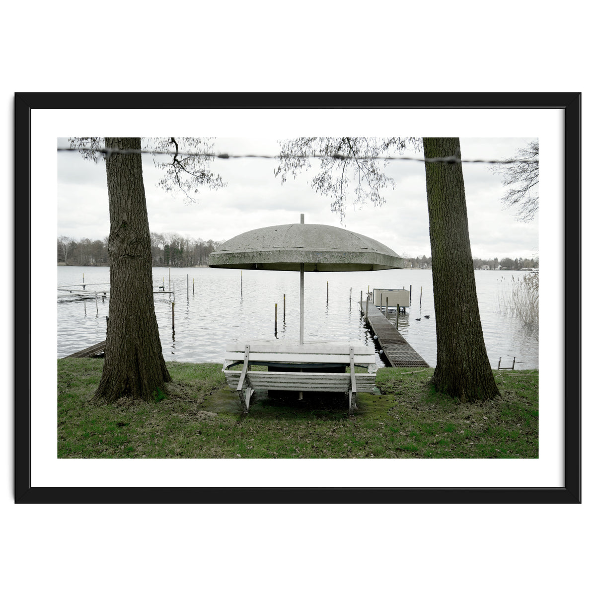 Lakeside rest place - out of season