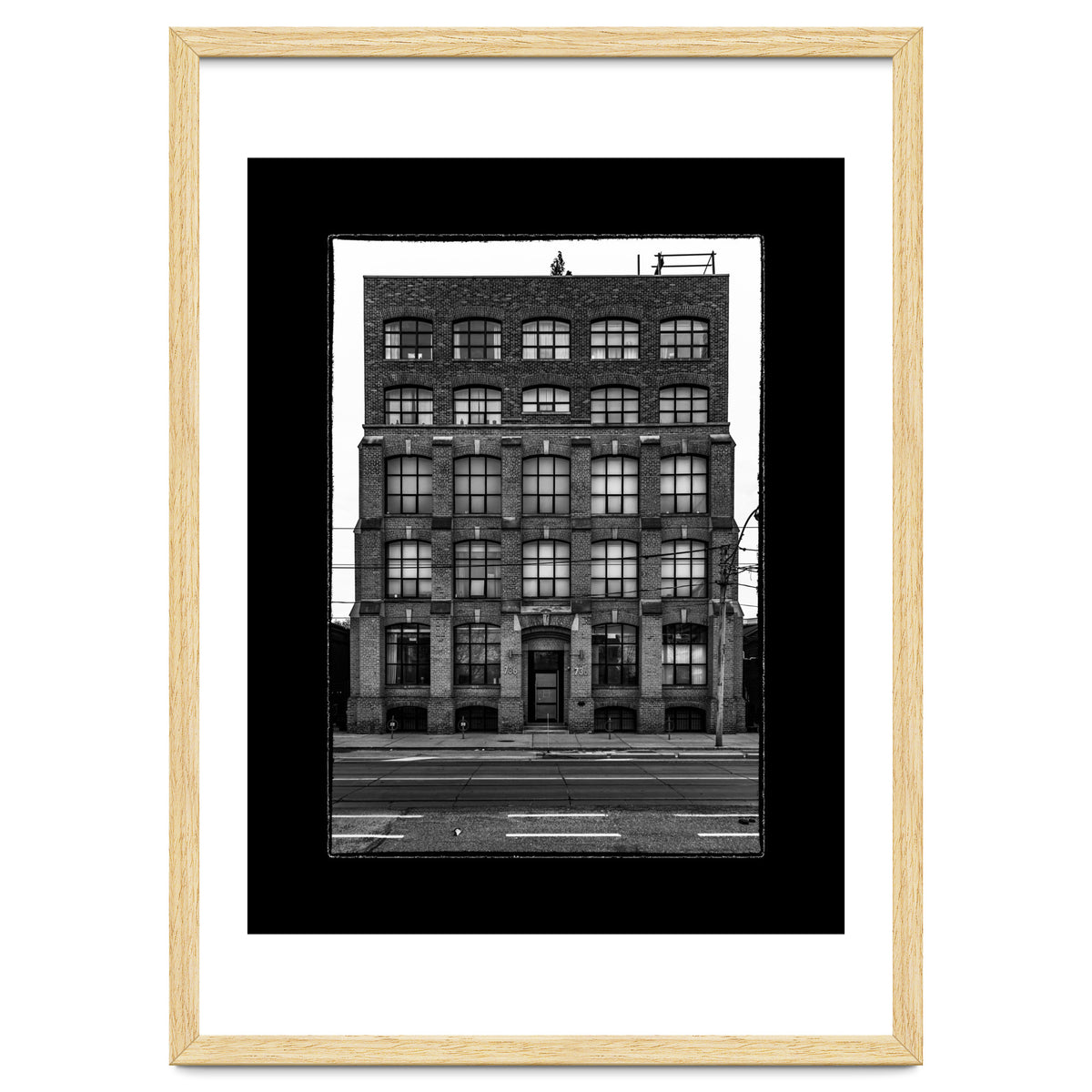 No 736 Dundas St E 1 with Border