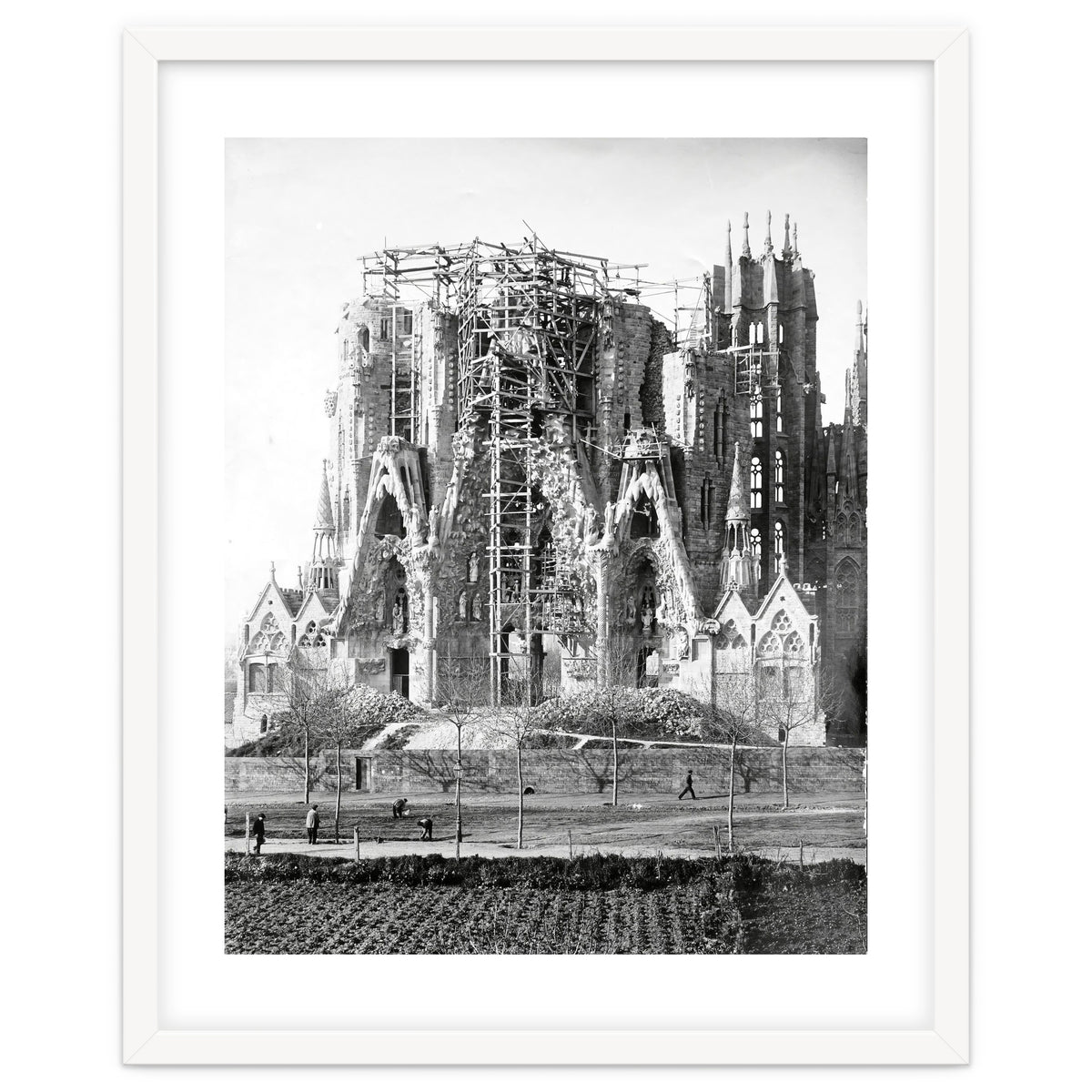 VIEW OF THE "SAGRADA FAMILIA" BASILICA BY ARCHITECT ANTONI GAUDI, PHOTOS OF WORK.  Ca. 1910.