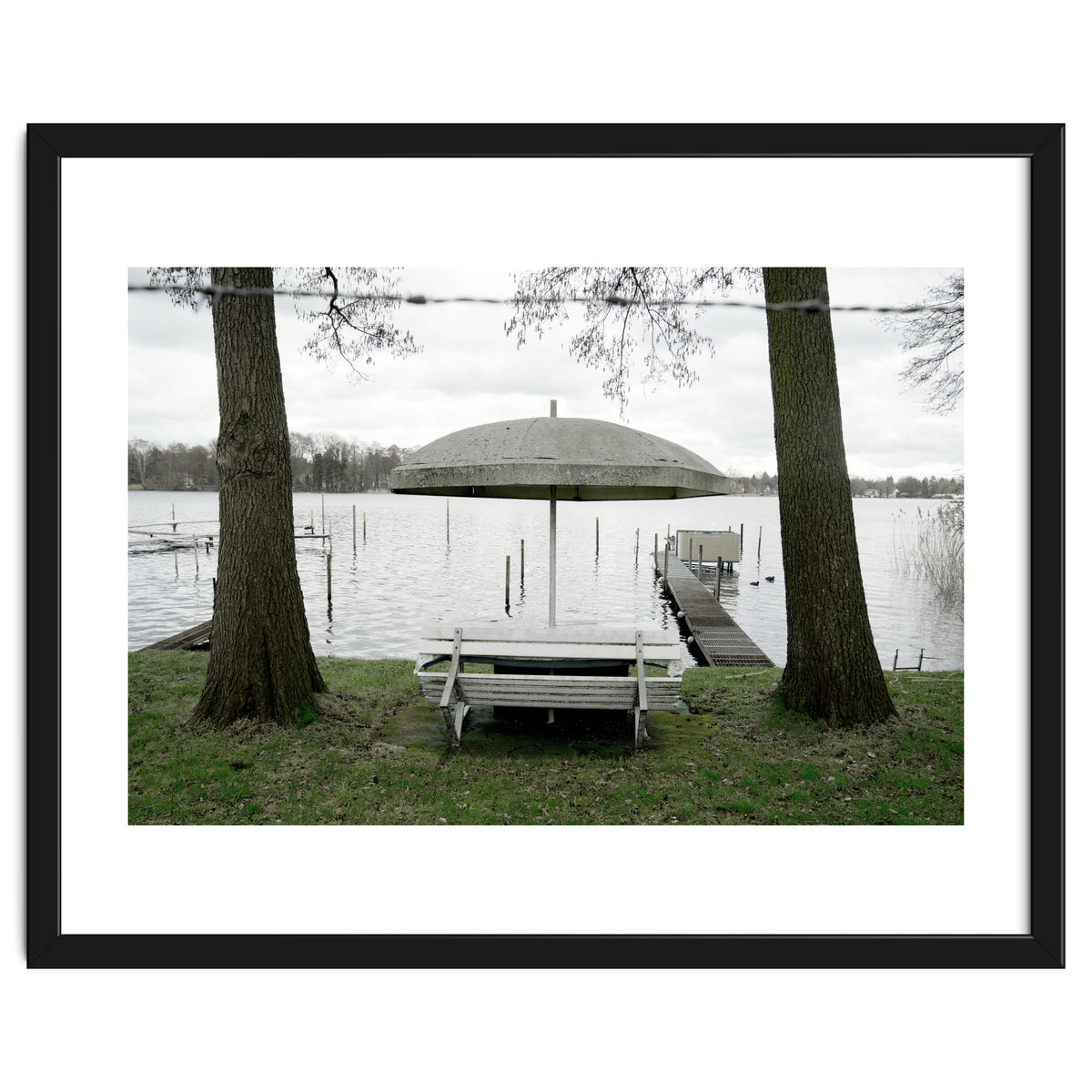 Lakeside rest place - out of season