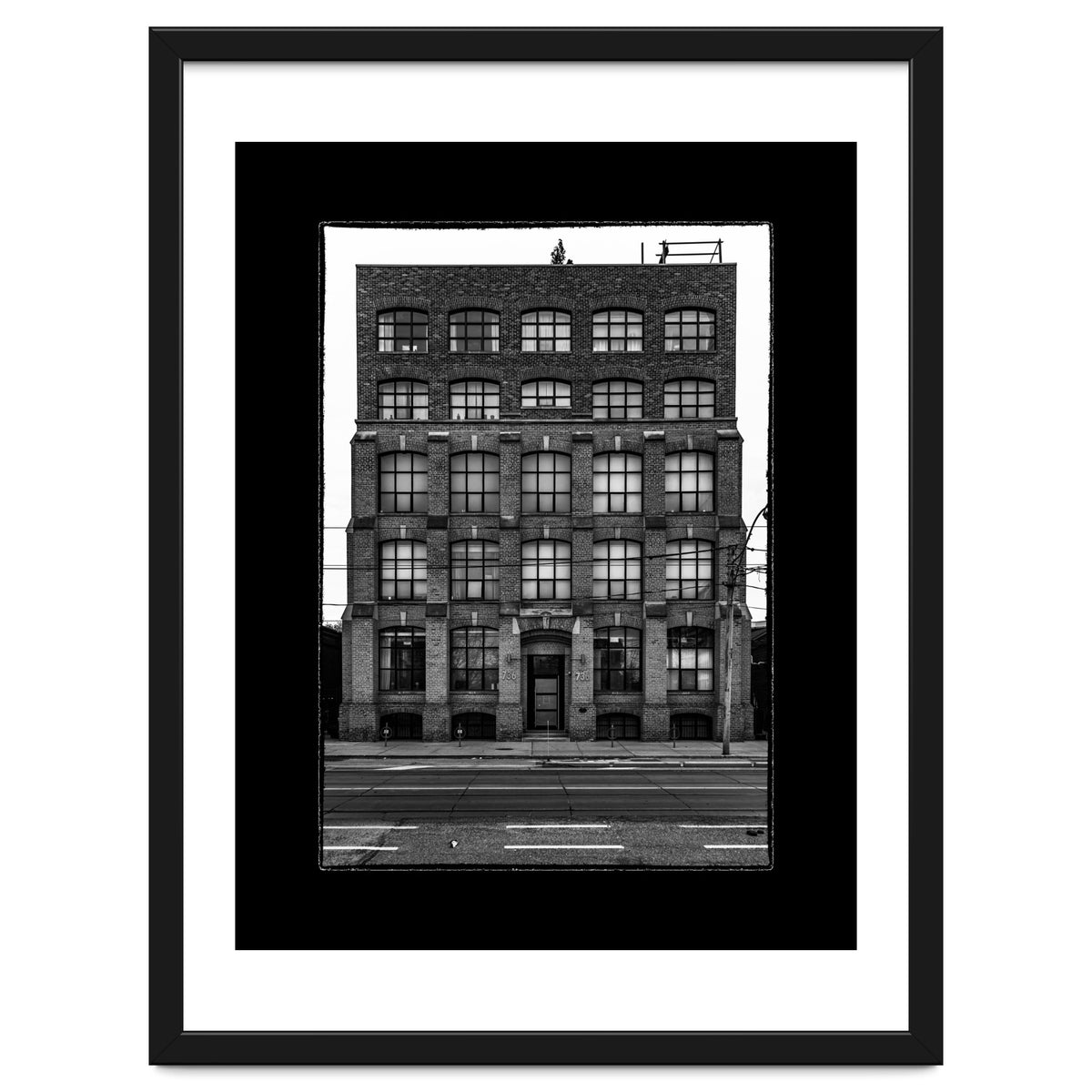No 736 Dundas St E 1 with Border