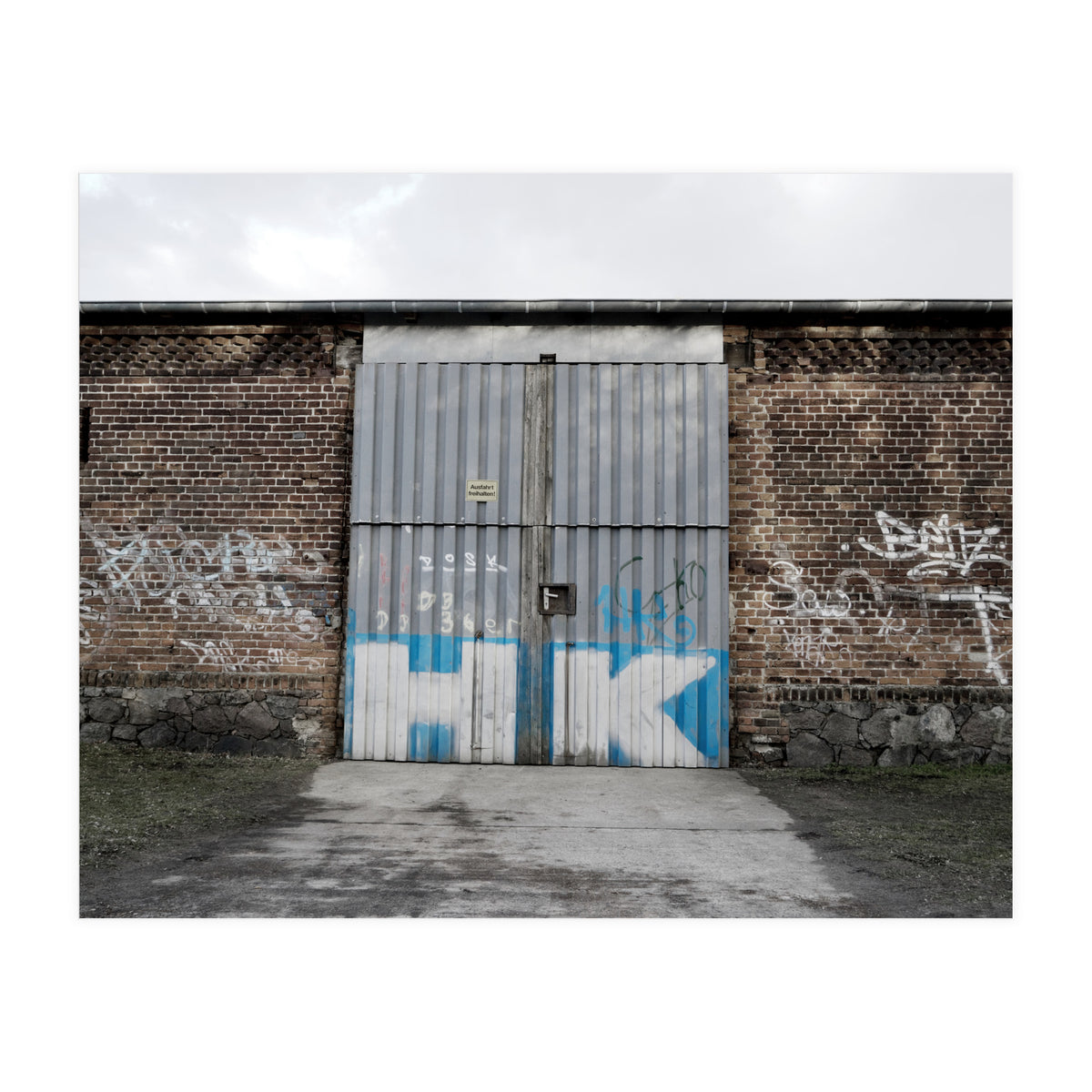 The closed gate HK (Print Only)