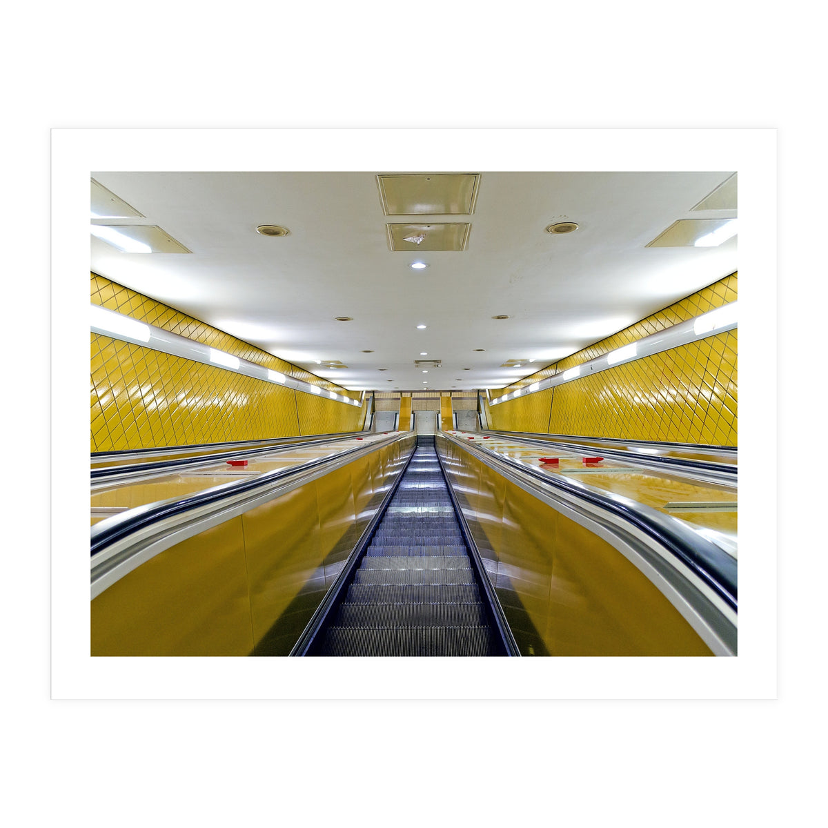 Moving stairway (Print Only)