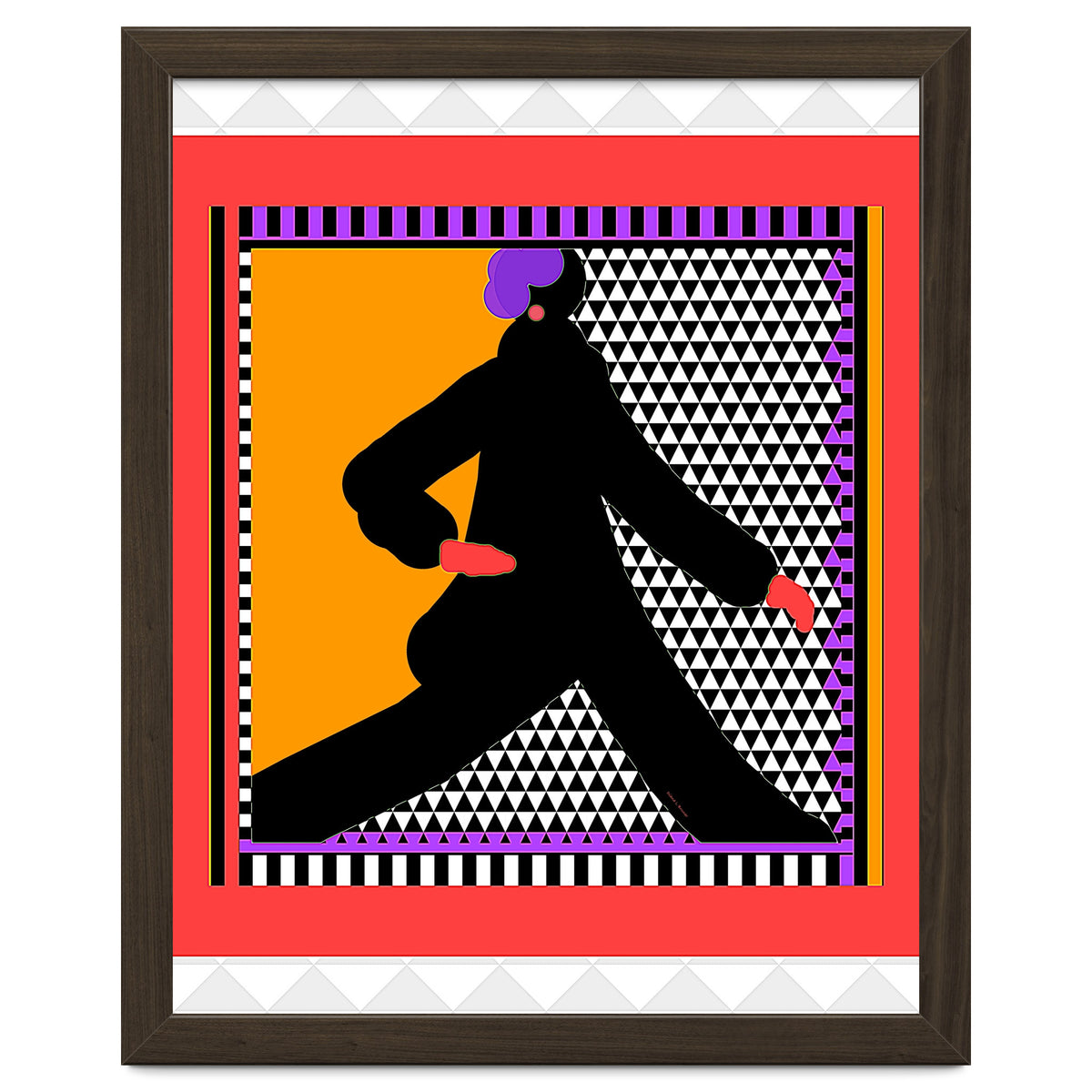 WOMAN WEARING BLACK TAKING A STROLL