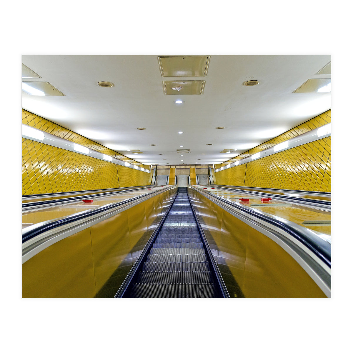 Moving stairway (Print Only)