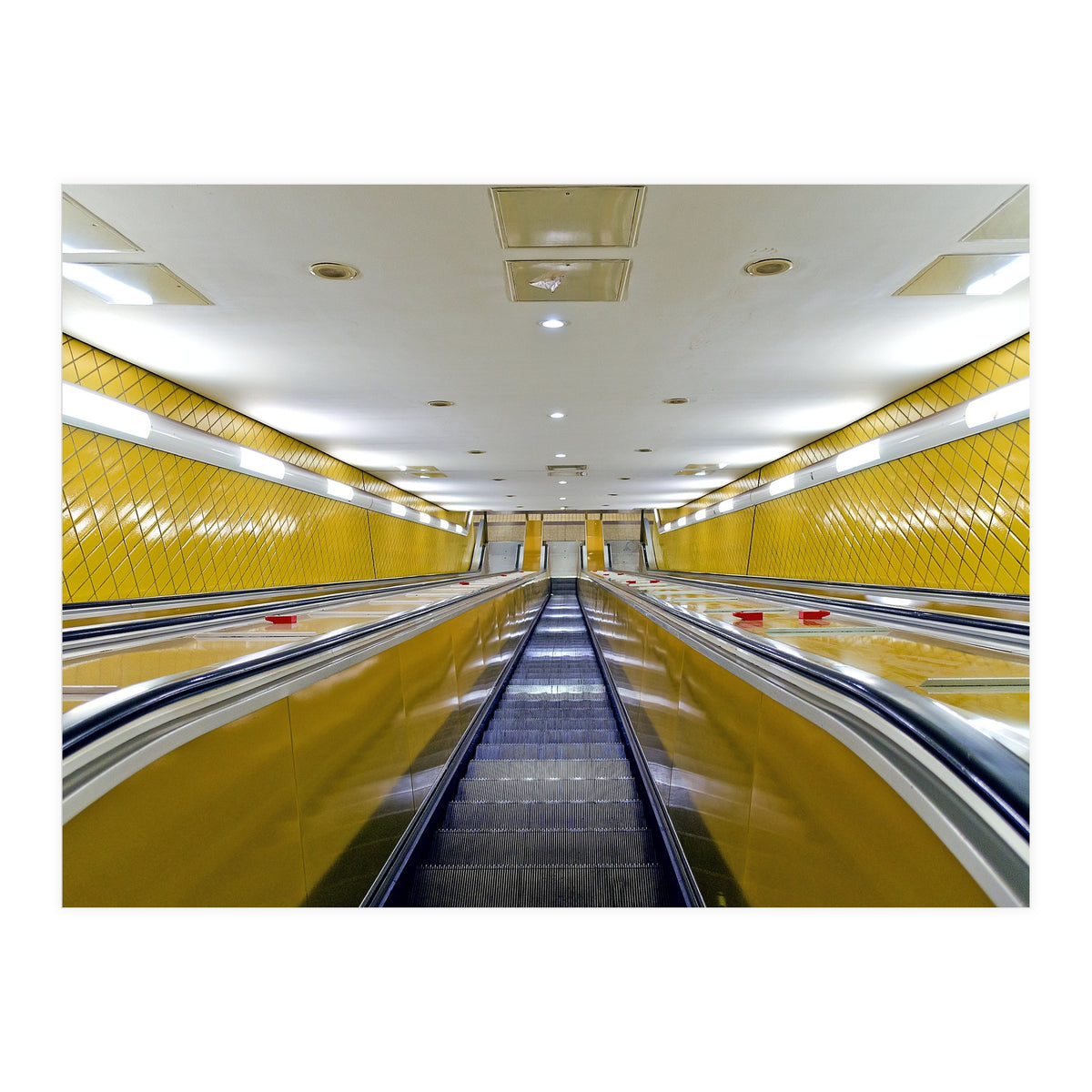 Moving stairway (Print Only)