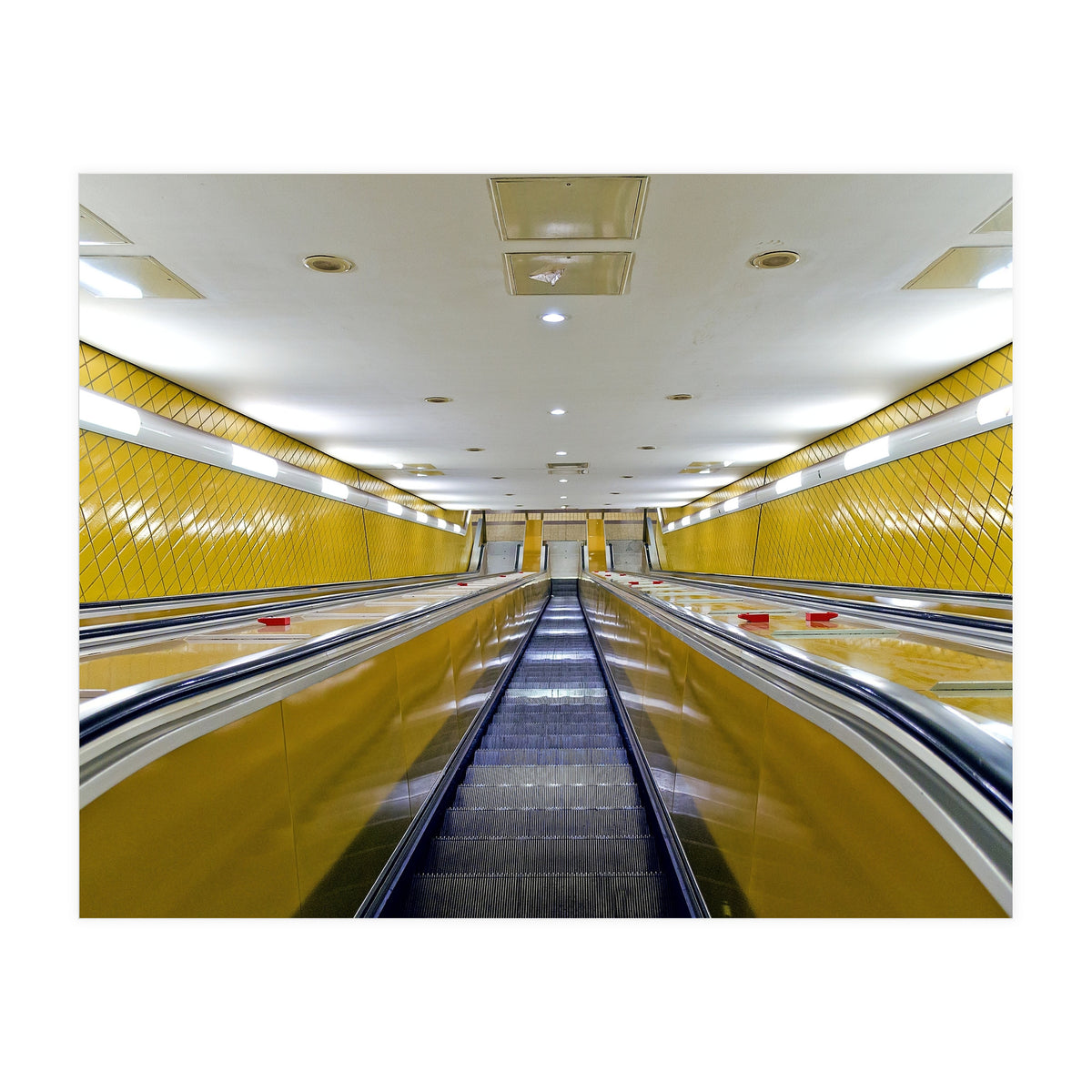 Moving stairway (Print Only)