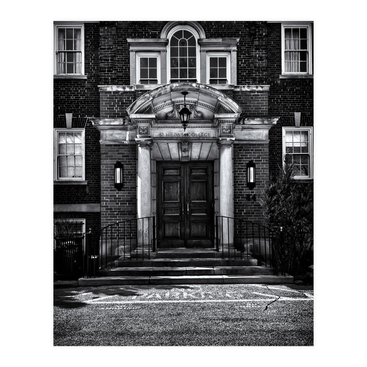 St Hilda's College University of Toronto Campus (Print Only)