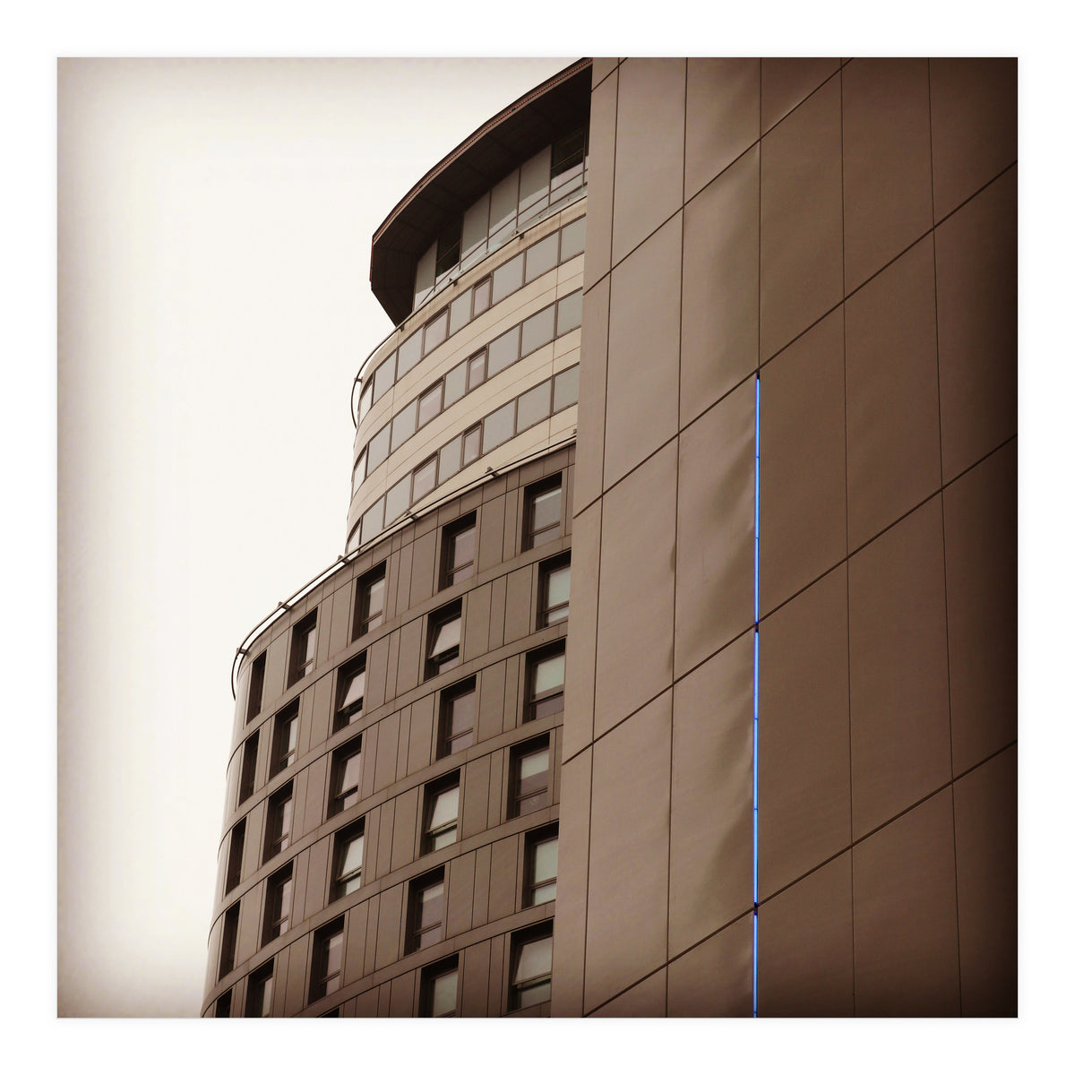 21094 Ac4 B181 4 C66 852 E E4 F1 B572957 F (Print Only)